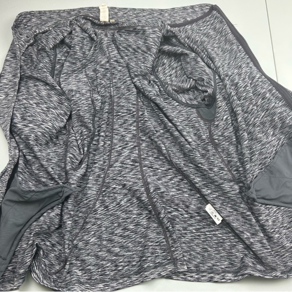 Titika activewear jacket - Picture 11 of 12